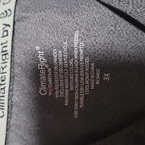 ClimateRight by Cuddl Duds Women's Heather Gray Woven Twill V-Neck Scrub Top - Picture 6 of 8